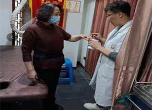 针灸二极度钟 腰椎管狭幼患者站起来